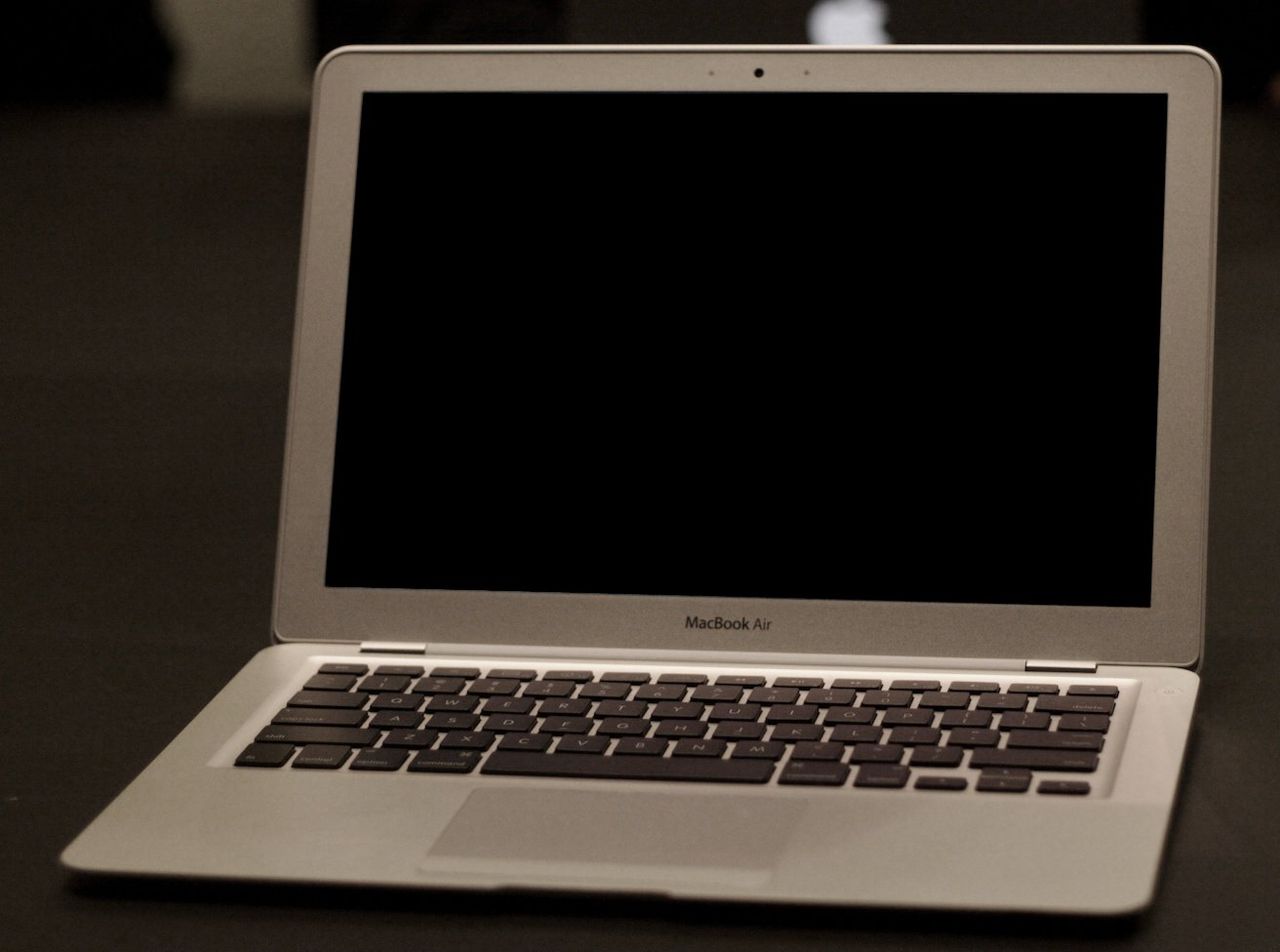 Chiếc laptop Macbook Air đầu tiên được ra mắt năm 2008