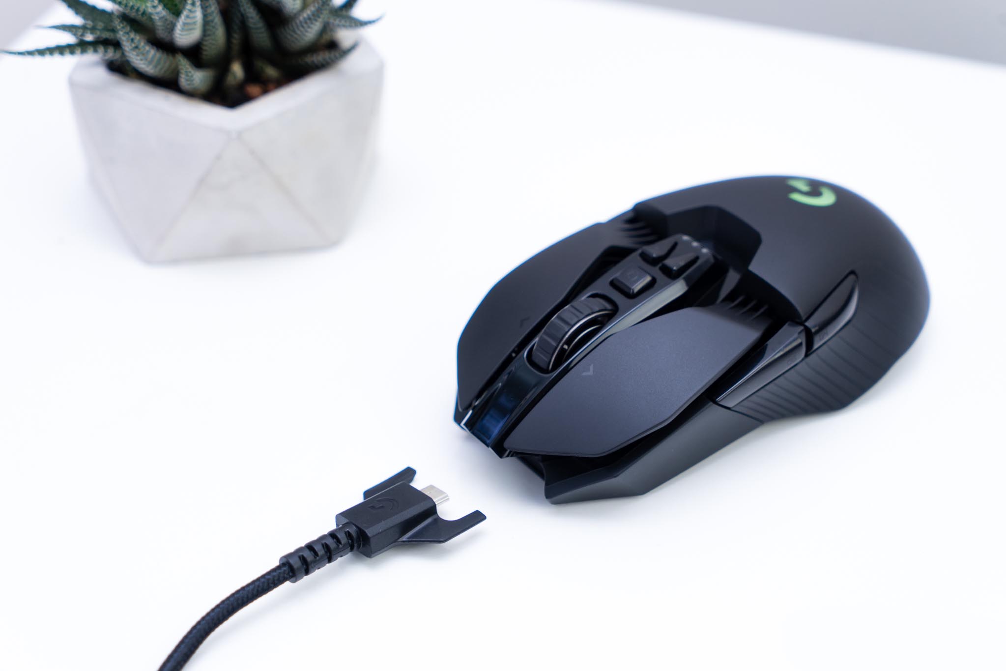 Chuột chơi game Logitech G903 Hero Lightspeed có thiết kế nhỏ gọn