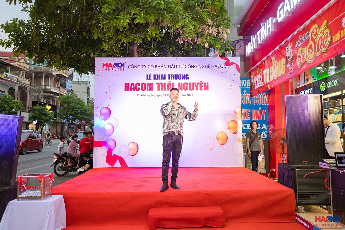 biểu diễn ca nhạc khai trương showroom HACOM Thái Nguyên