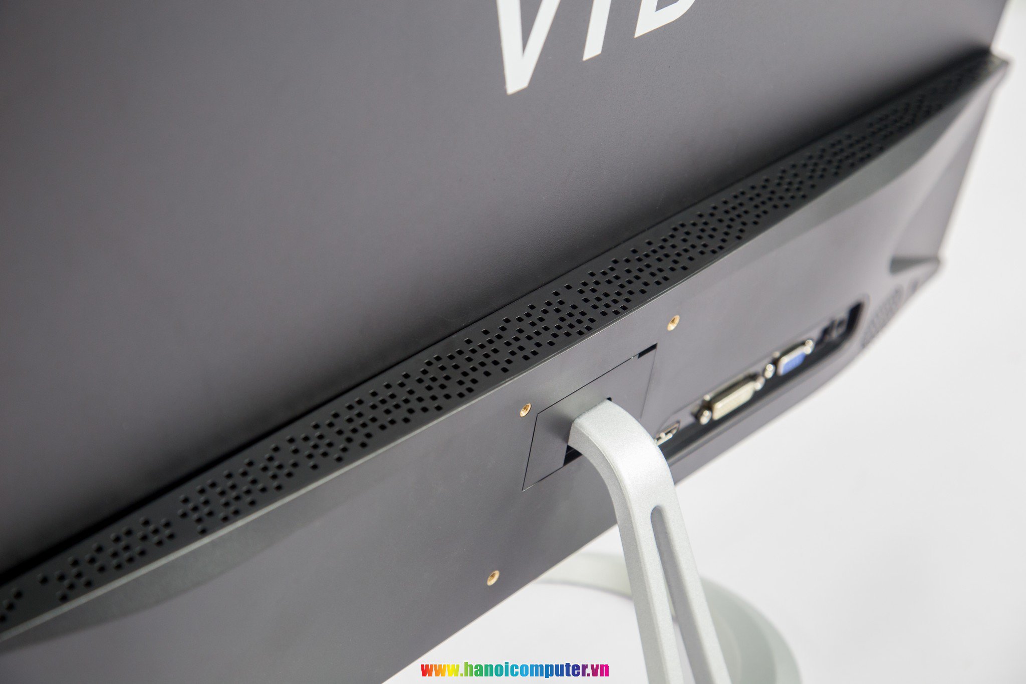 Màn hình 24 inches của VTB 10