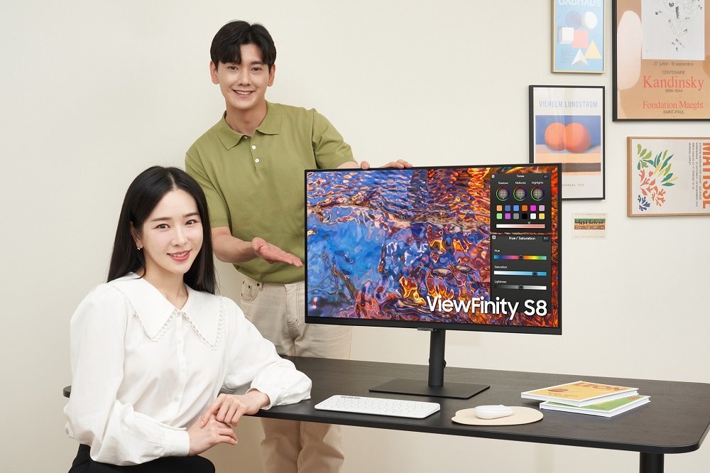 Samsung Viewfinity S8 1
